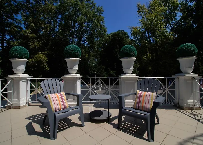 לינה וארוחת בוקר Marina 4*