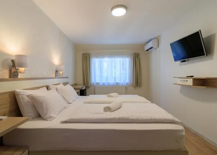 Oda ve Kahvaltı Marina 4*