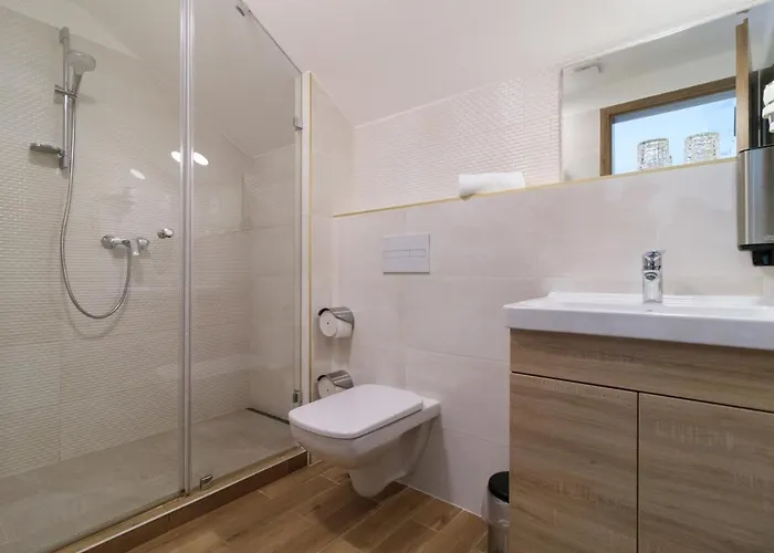 לינה וארוחת בוקר Marina שיופוק